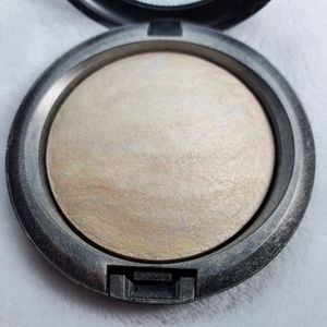 MAC Cosmetics mineralize skinfinish LIGHTSCAPADE.